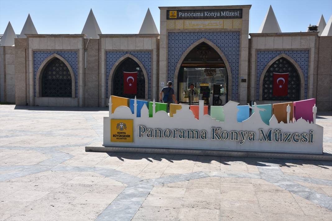 Konya’nın akıllı şehir uygulamalarıyla turistler şehri keşfediyor 11